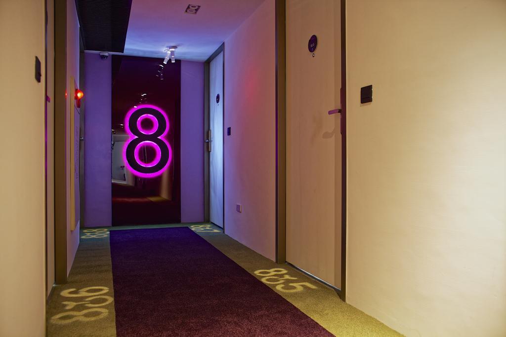 Hotel 7 Taichung Bagian luar foto