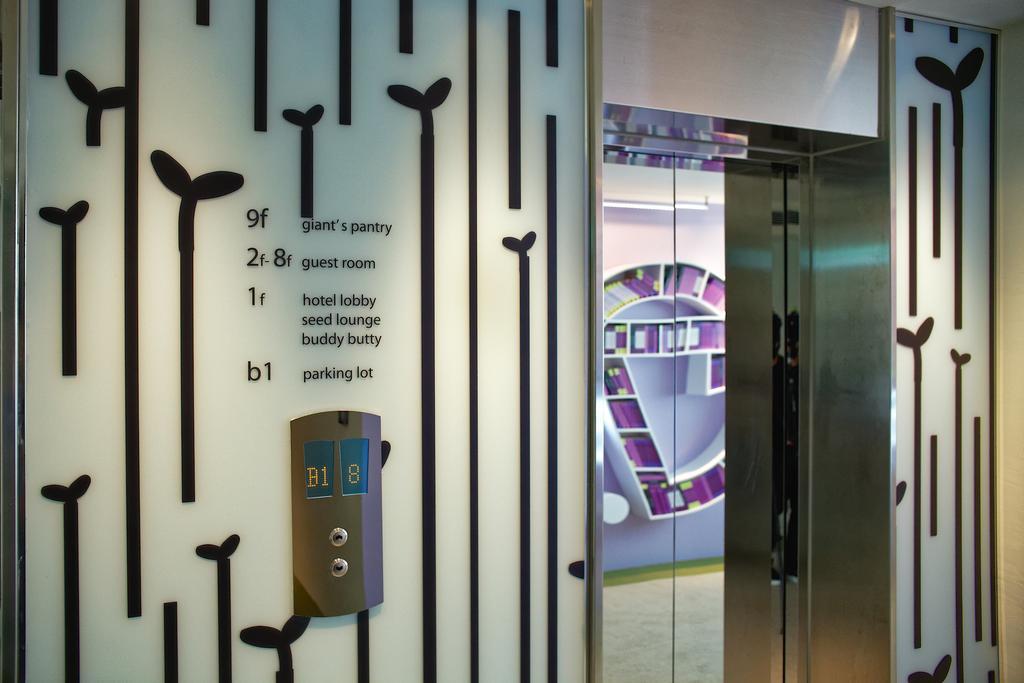 Hotel 7 Taichung Bagian luar foto