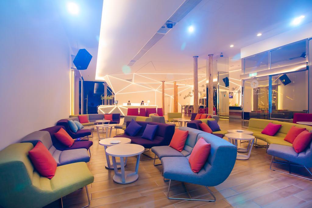 Hotel 7 Taichung Bagian luar foto