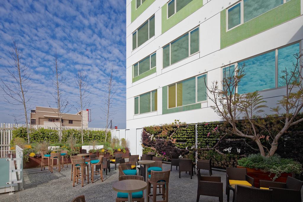 Hotel 7 Taichung Bagian luar foto