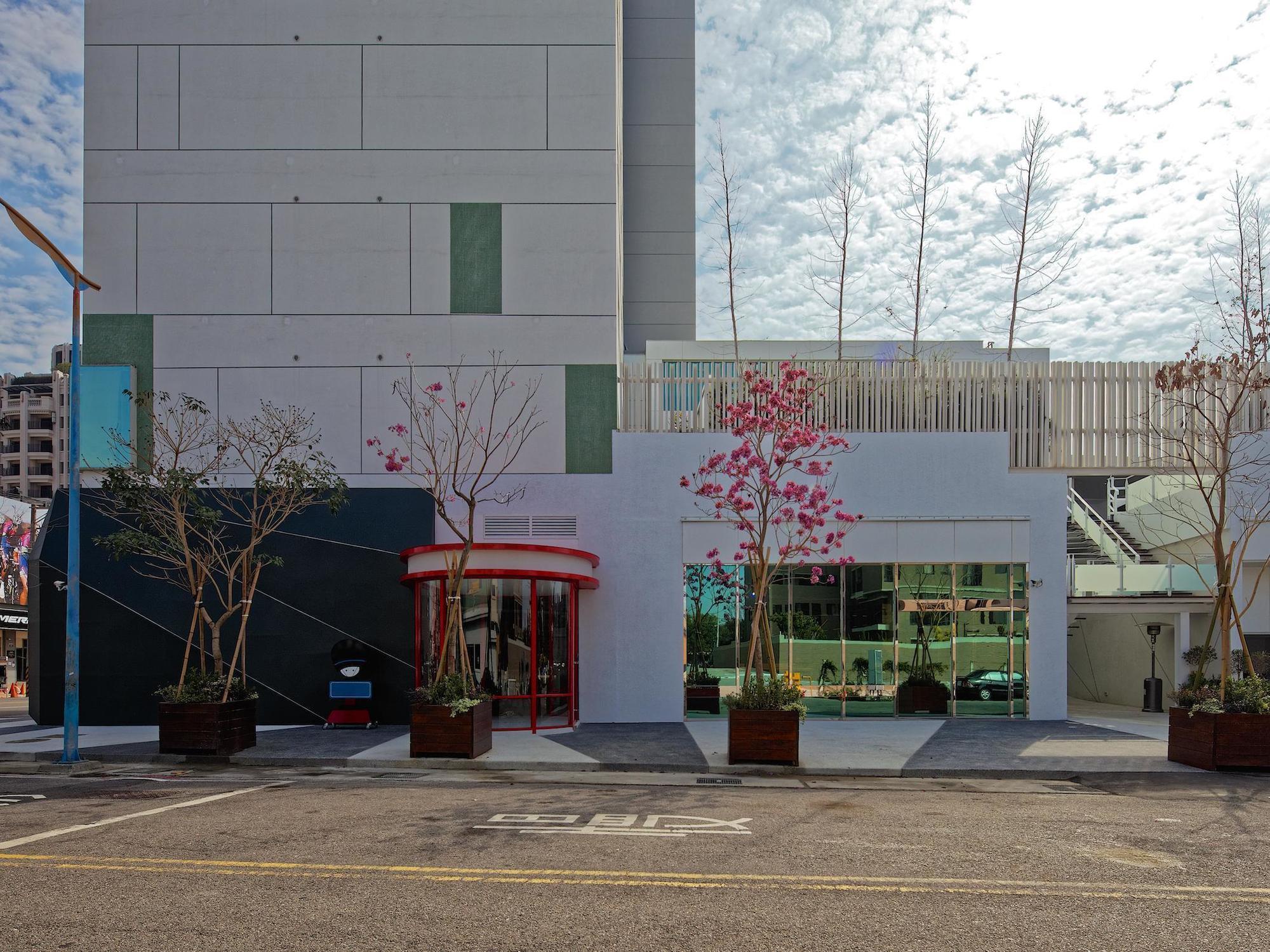 Hotel 7 Taichung Bagian luar foto