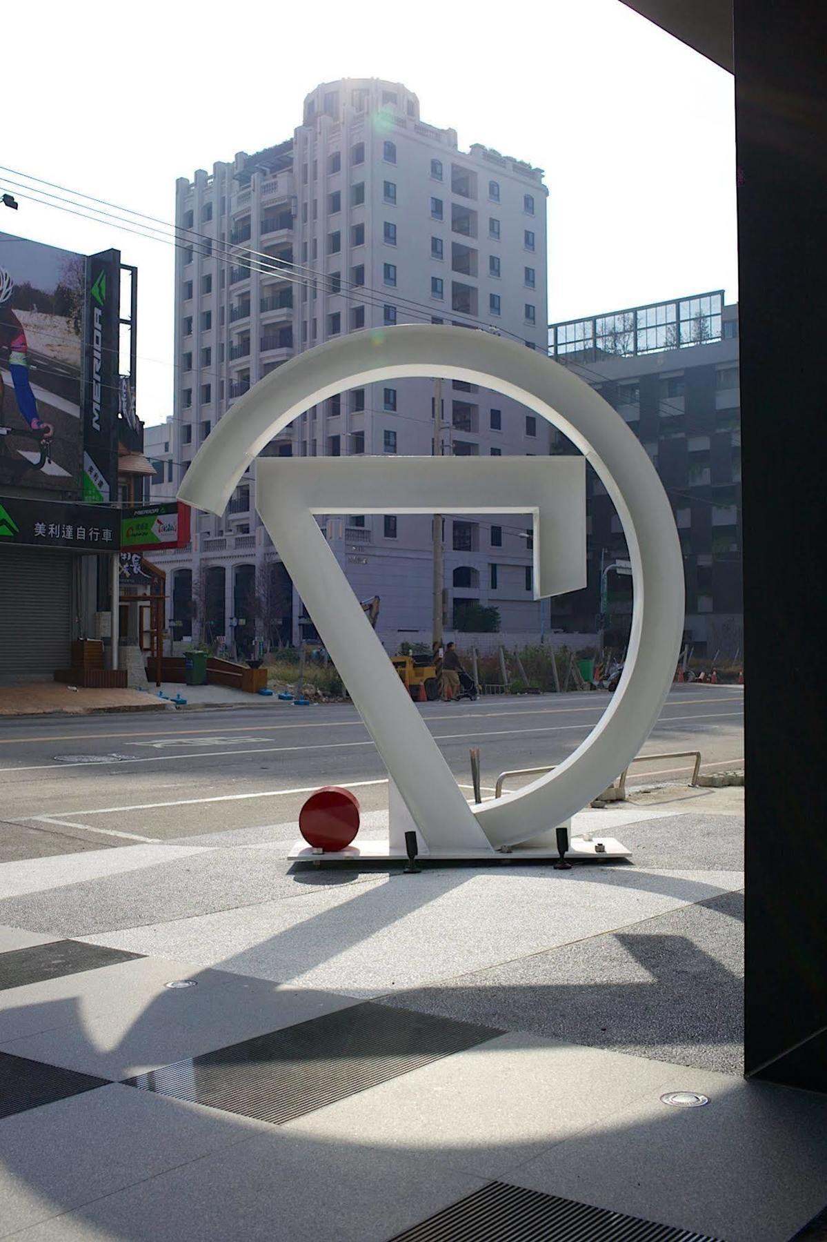 Hotel 7 Taichung Bagian luar foto