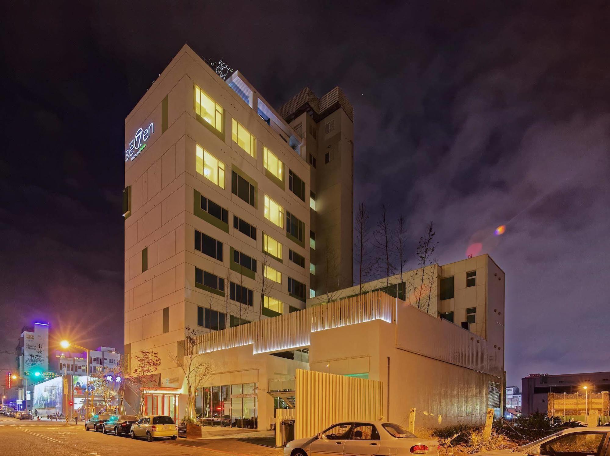 Hotel 7 Taichung Bagian luar foto